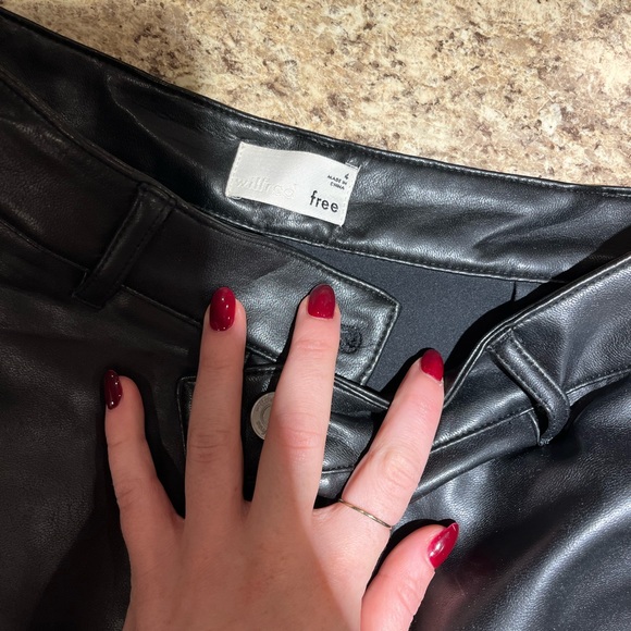 Aritzia leather cargo pants size 4 - Picture 2 of 4